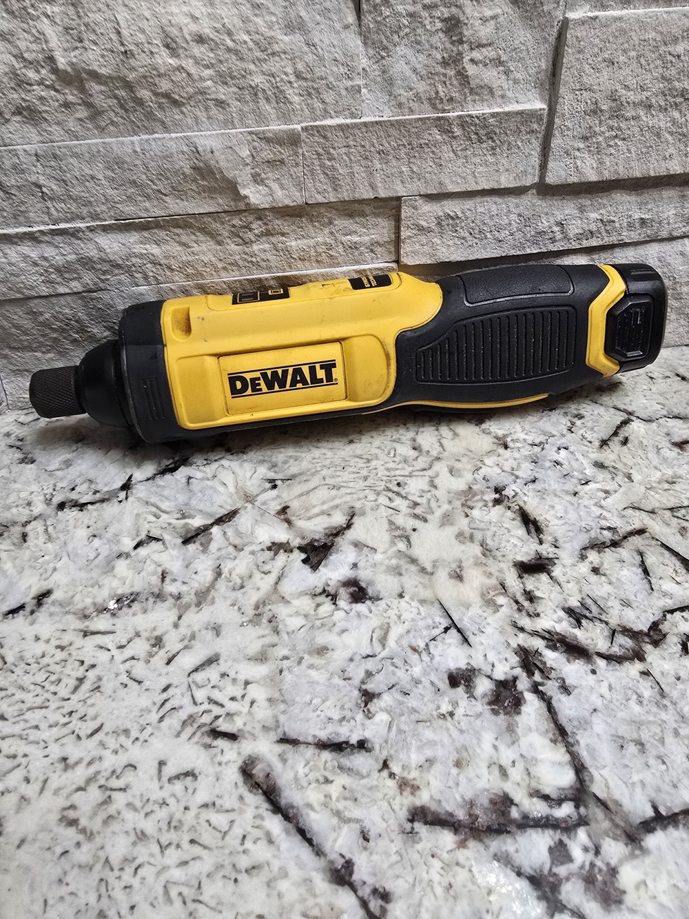 DEWALT 8V Max Lithium Ion Gyroscopic Screwdriver DCF682 With Battery NO CHARGER